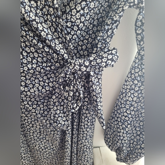 Long sleeve Wrap dess - Picture 4 of 4